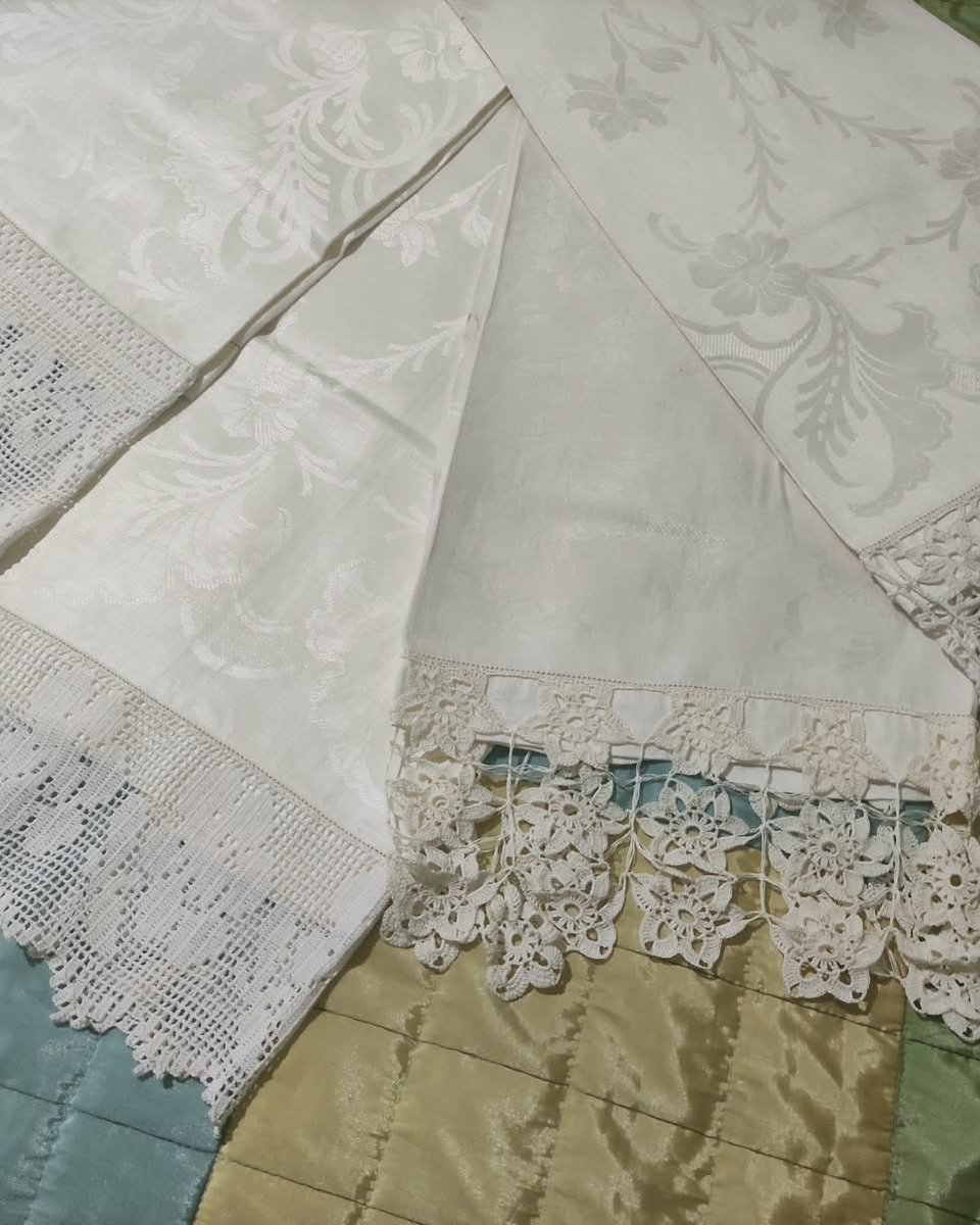 Ricamo a intaglio su lino bianco, dettaglio del bordo